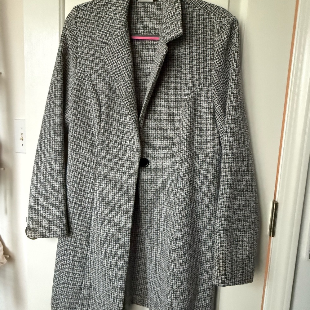 Valia Women's Black and White Houndstooth Blazer